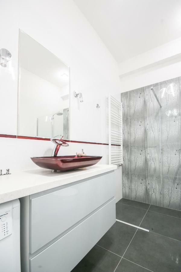 Oomph Koszyki Luxurious Apartments Warszawa Eksteriør billede